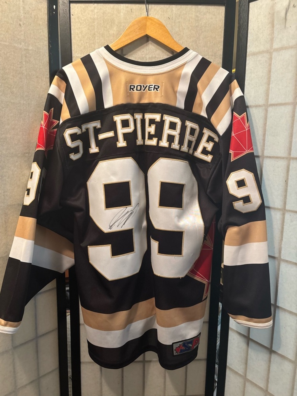 ROYER Georges St-Pierre UFC MMA Signed Jersey UFC Hall of Famer | RARE, Limited - Picture 2 of 15